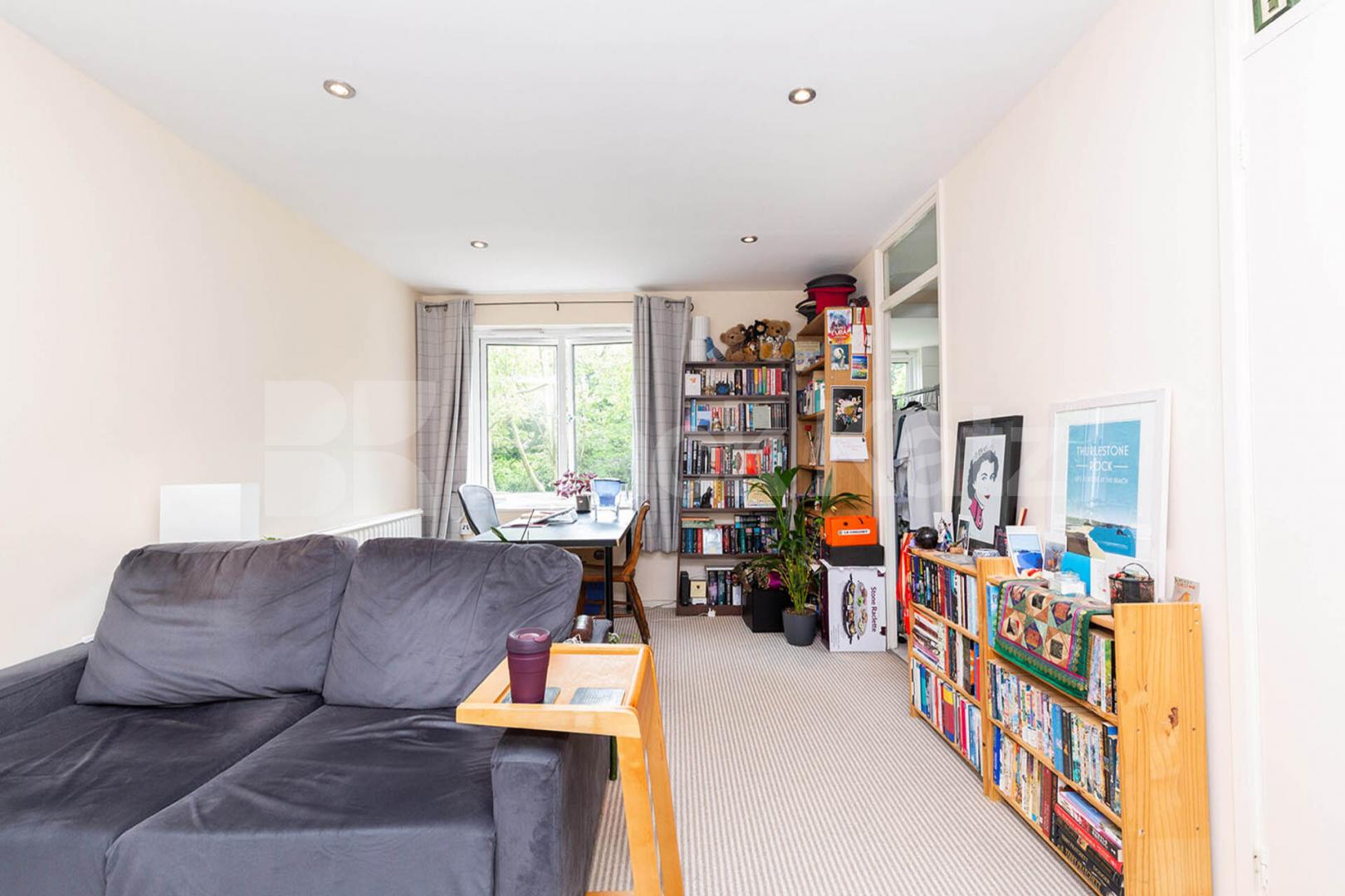 one bedroom located in a desirable location in Canononbury Northampton Park, Canonbury 